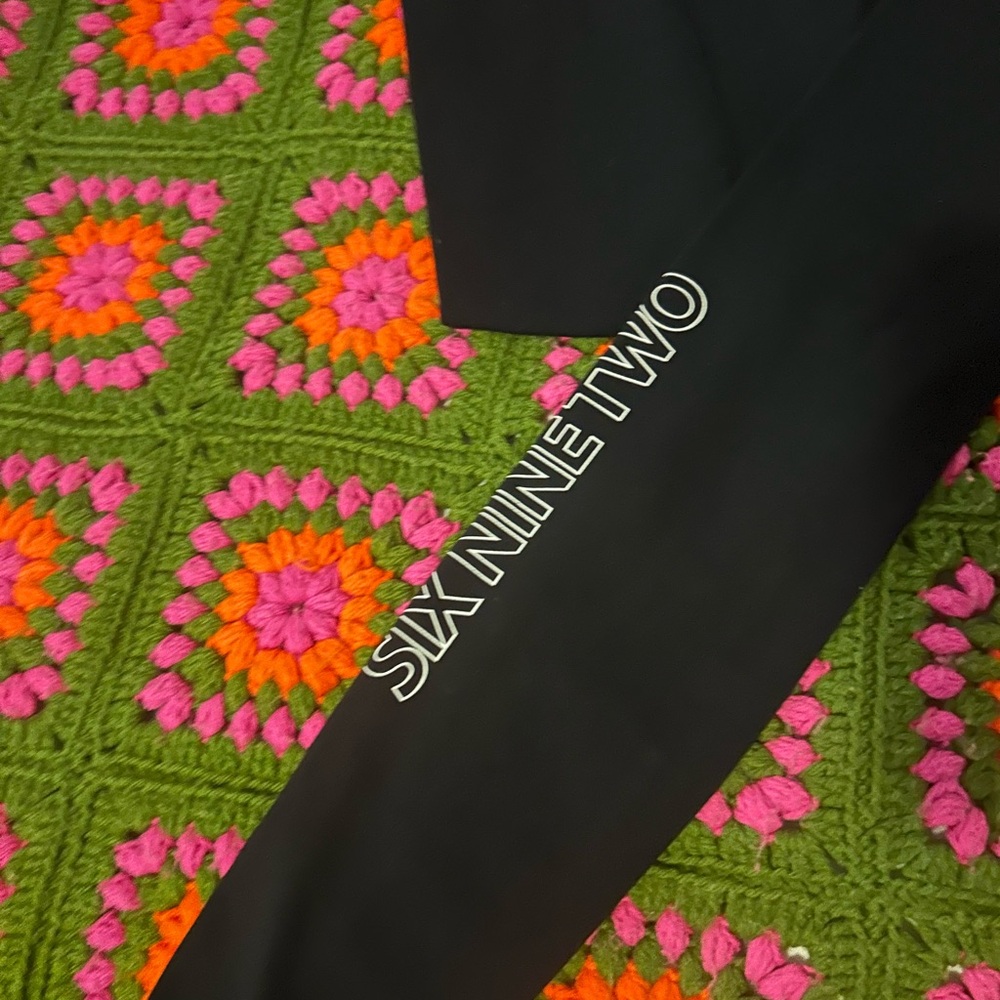 Lululemon - Picture 4 of 6